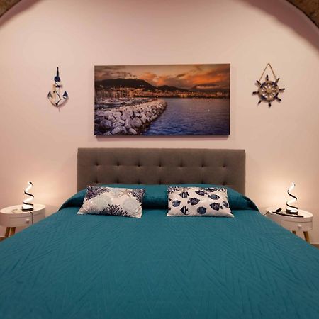 Stay In The Heart Of Salerno - Near The Duomo "La Finestra Sul Borgo" Luaran gambar