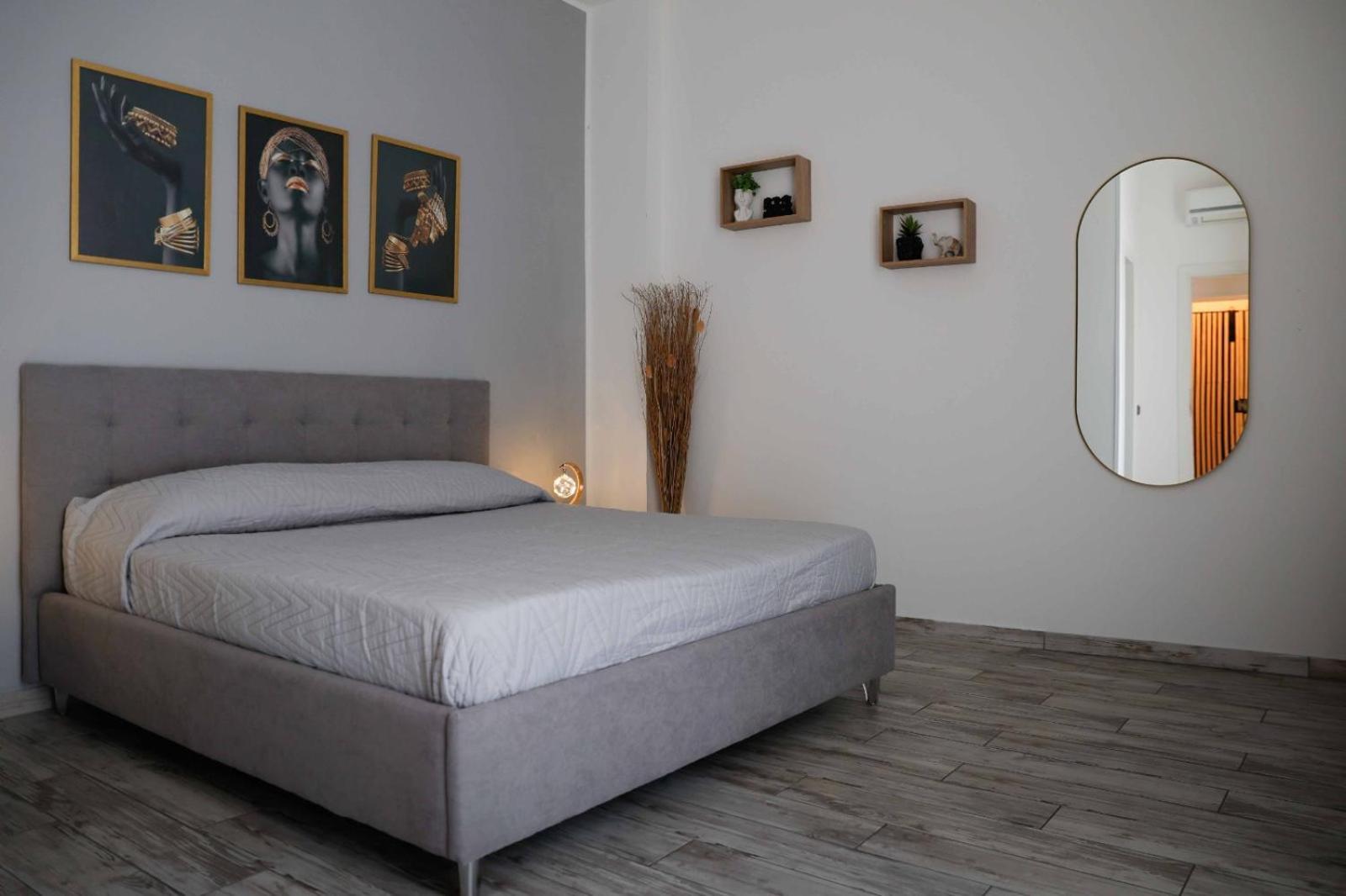 Stay In The Heart Of Salerno - Near The Duomo "La Finestra Sul Borgo" Luaran gambar