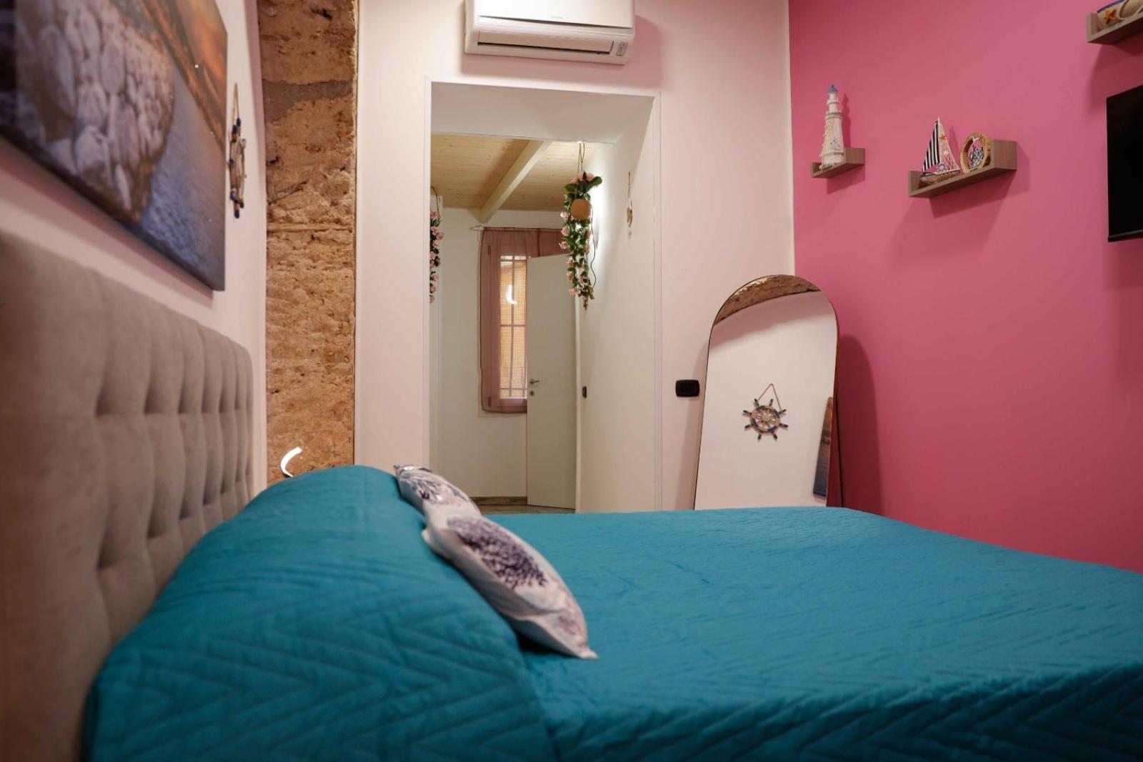 Stay In The Heart Of Salerno - Near The Duomo "La Finestra Sul Borgo" Luaran gambar