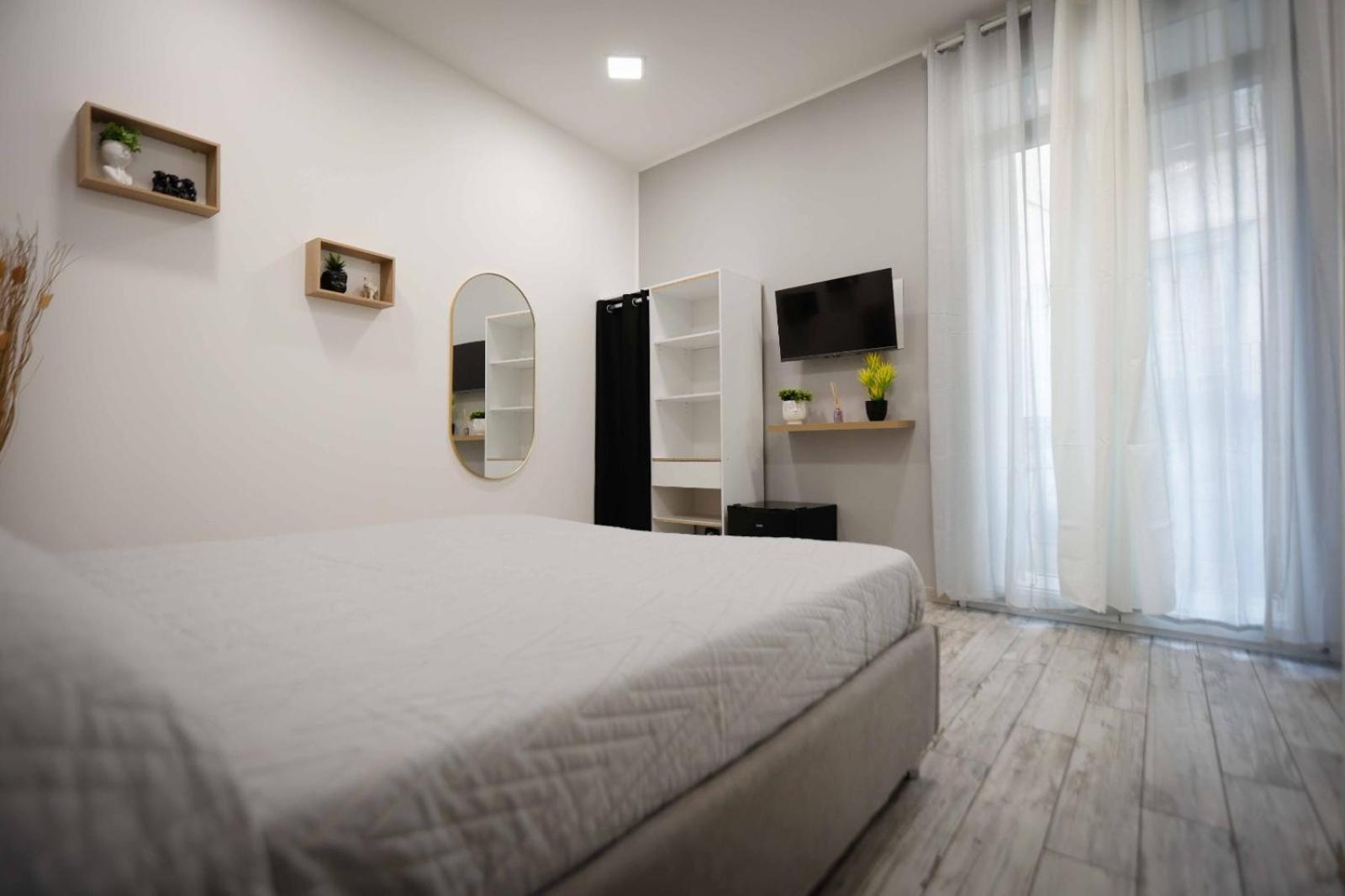 Stay In The Heart Of Salerno - Near The Duomo "La Finestra Sul Borgo" Luaran gambar