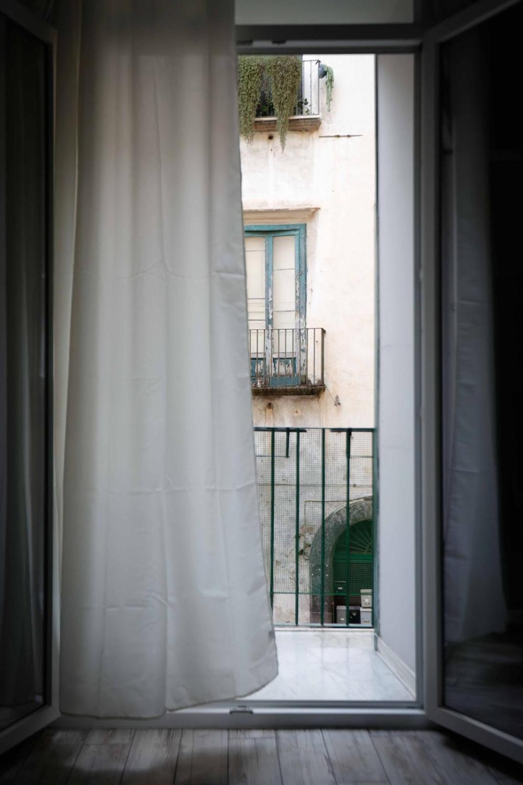 Stay In The Heart Of Salerno - Near The Duomo "La Finestra Sul Borgo" Luaran gambar