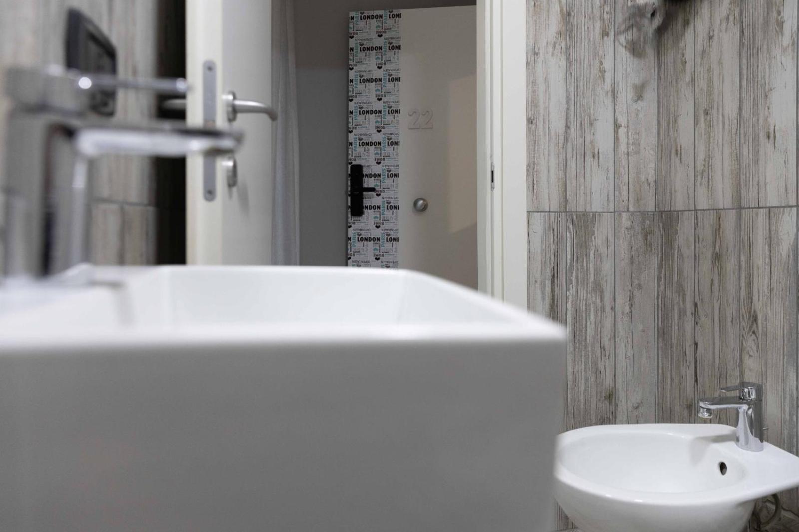 Stay In The Heart Of Salerno - Near The Duomo "La Finestra Sul Borgo" Luaran gambar