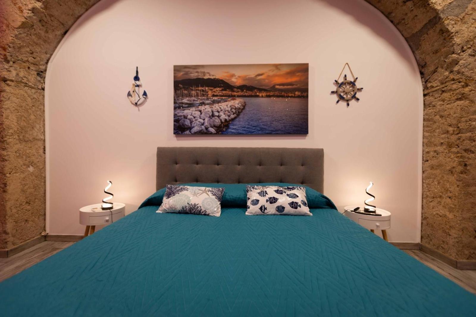 Stay In The Heart Of Salerno - Near The Duomo "La Finestra Sul Borgo" Luaran gambar