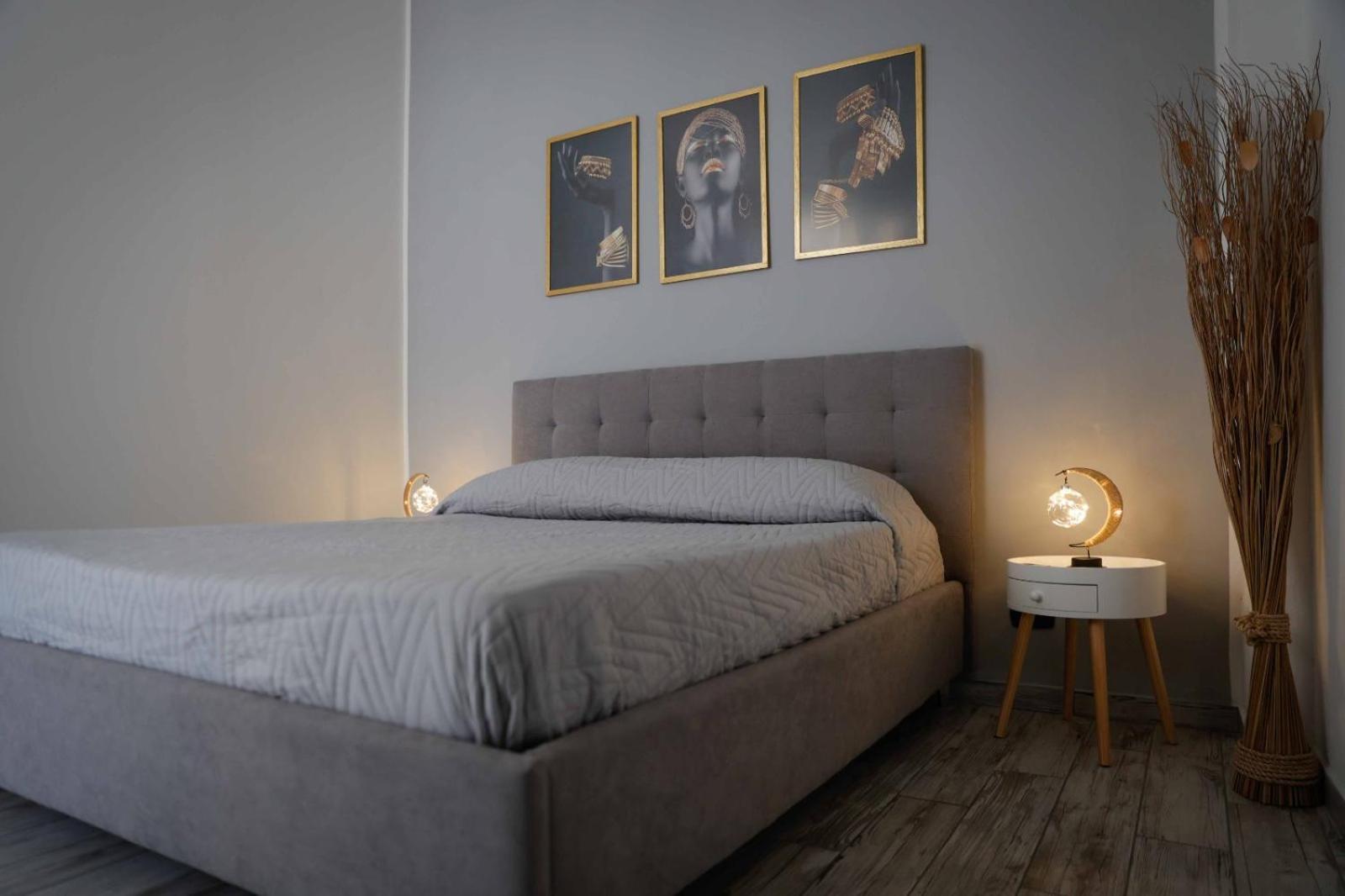 Stay In The Heart Of Salerno - Near The Duomo "La Finestra Sul Borgo" Luaran gambar